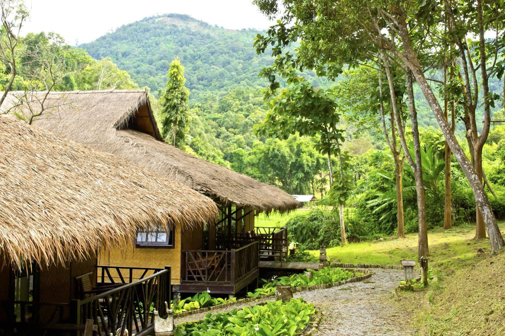Hmong Hilltribe Lodge Mae Rim Extérieur photo